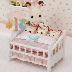 5534 : Le lit de bébé et mobile
